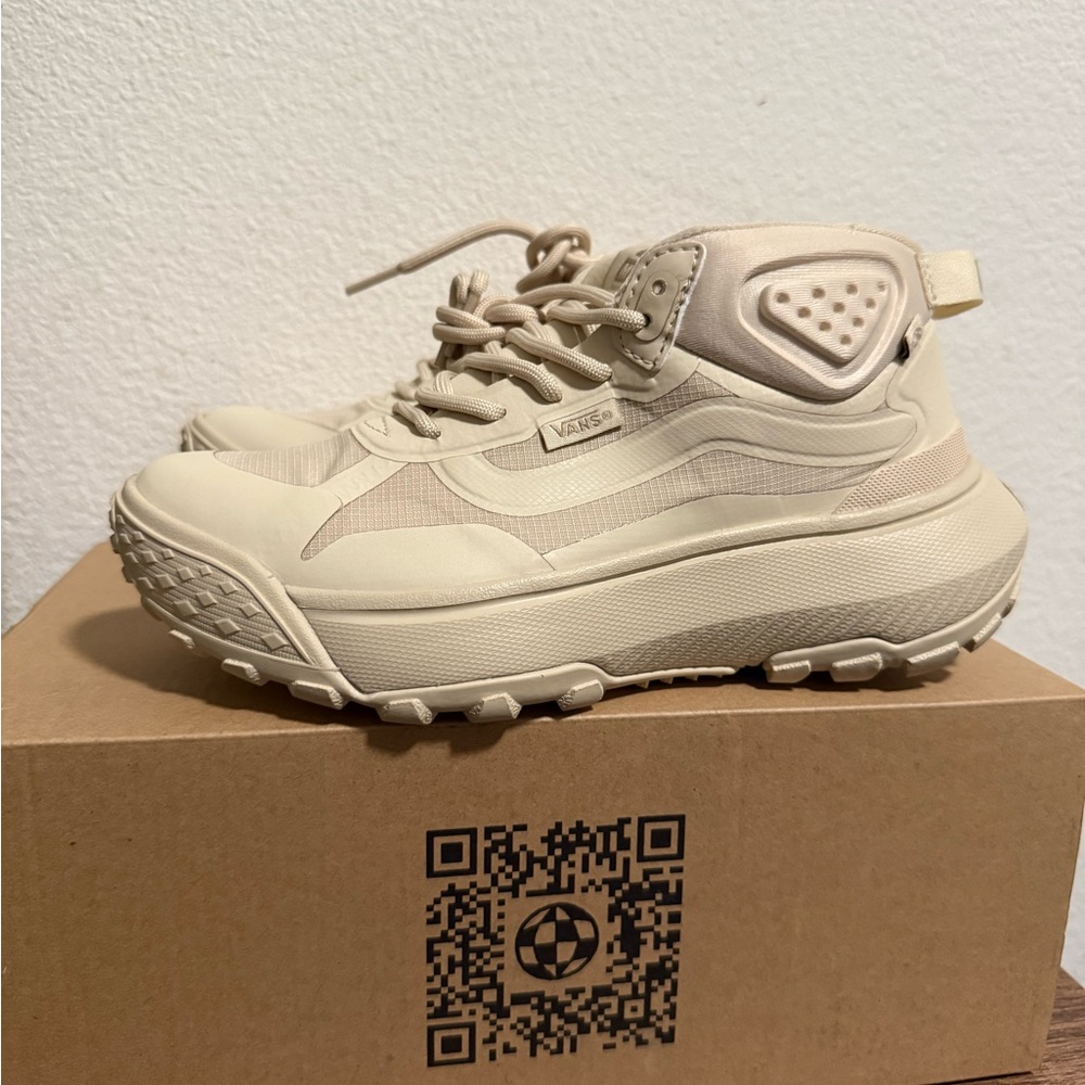 Vans Crosspath Mid MTE, Women’s Size 6 New In Box
